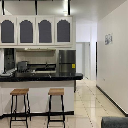 Comfortable 3-Bedroom Apartment, Close To The American Consulate Гуаякиль Экстерьер фото